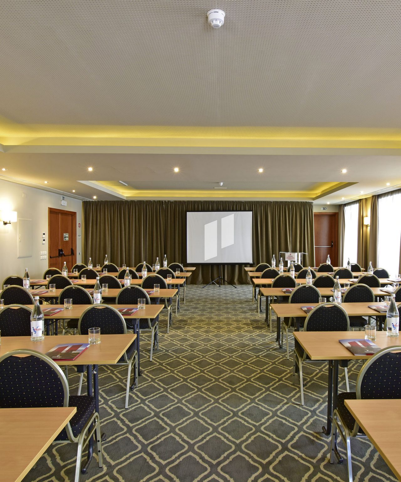 Meetings and Conferences at Pousadas de Portugal, in spacious rooms with multiple tables, chairs, and water bottles
