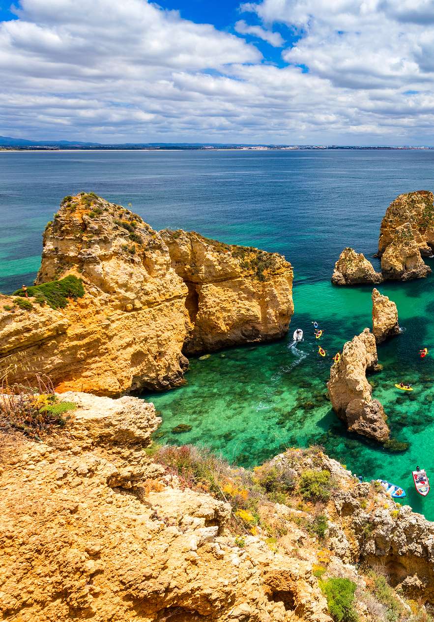 Séjournez à la Pousada Sagres et découvrez la beauté de la Ponta da Piedade, avec ses eaux claires et ses roches
