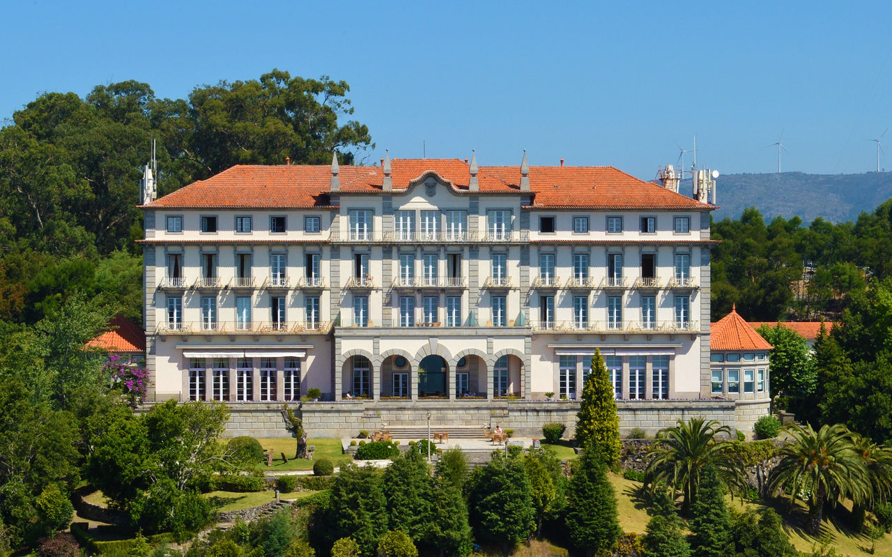 Vue extérieure de l'immeuble de la Pousada Viana do Castelo, un bâtiment historique sur le Mont de Santa Luzia