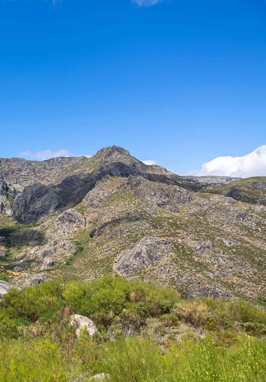 Nationaal park Serra da Estrela met indrukwekkende bergen en groene valleien