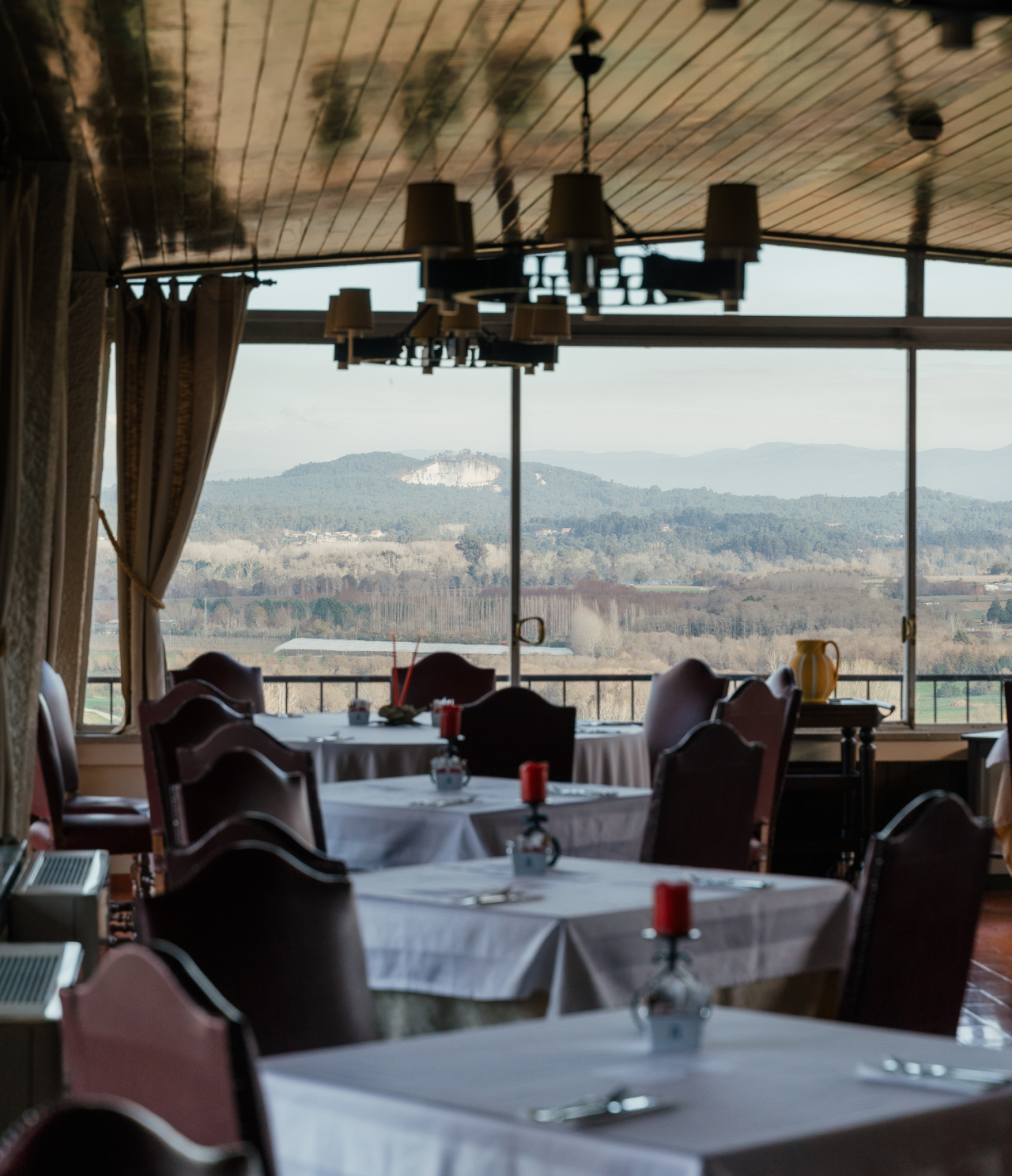 pousada-valenca-restaurant-background.png