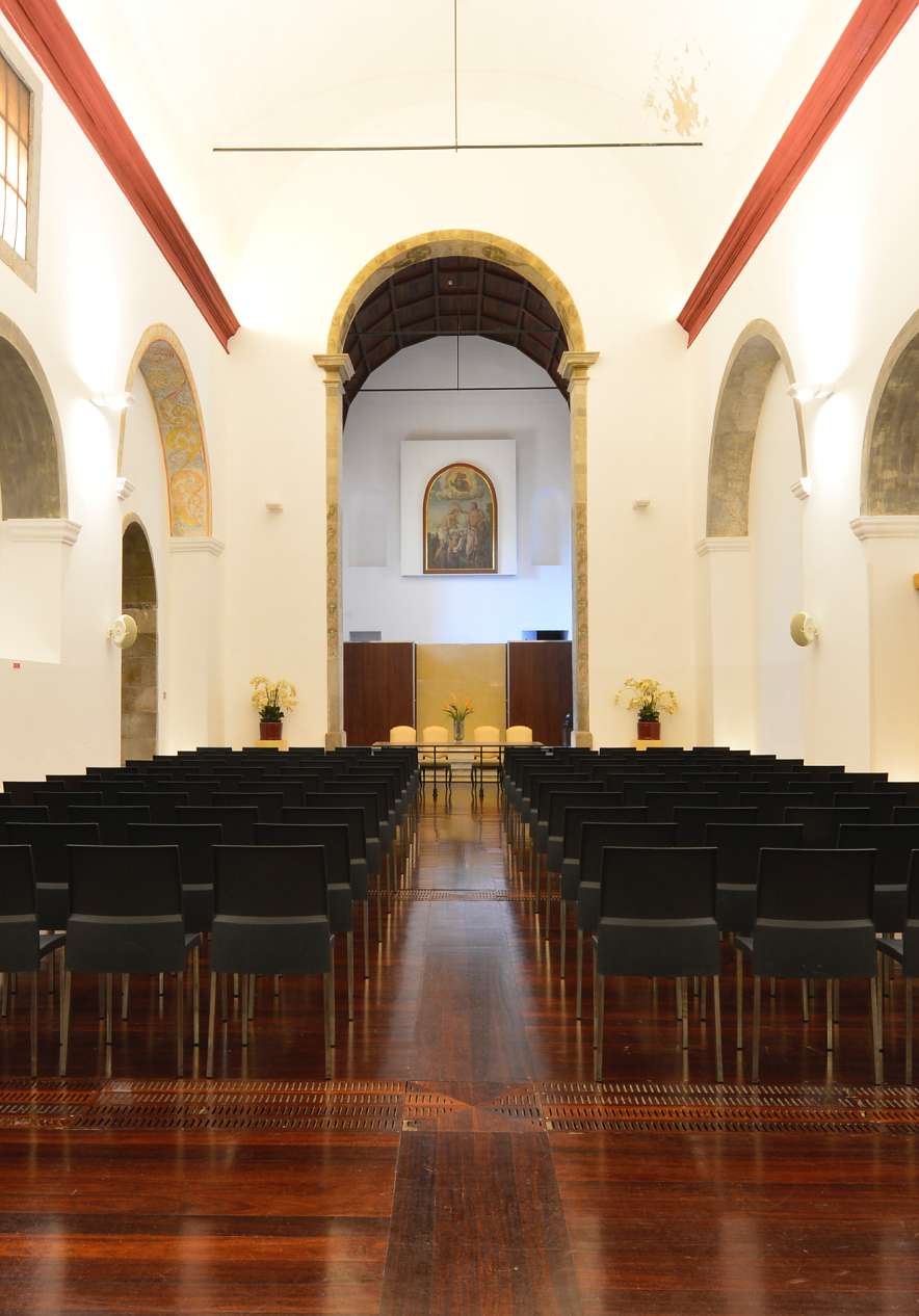 Nas Pousadas de Portugal, temos várias opções de salas históricas para reuniões e eventos, com decoração elegante