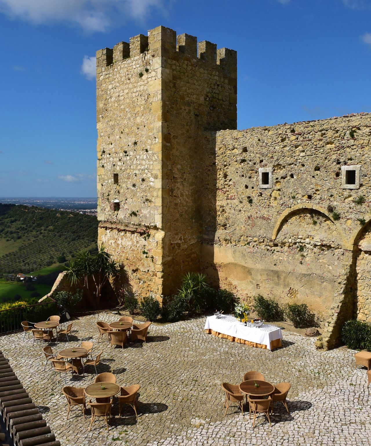 Nas Pousadas de Portugal, celebramos consigo a sua ocasião especial, em espaços históricos ao ar livre como Castelos